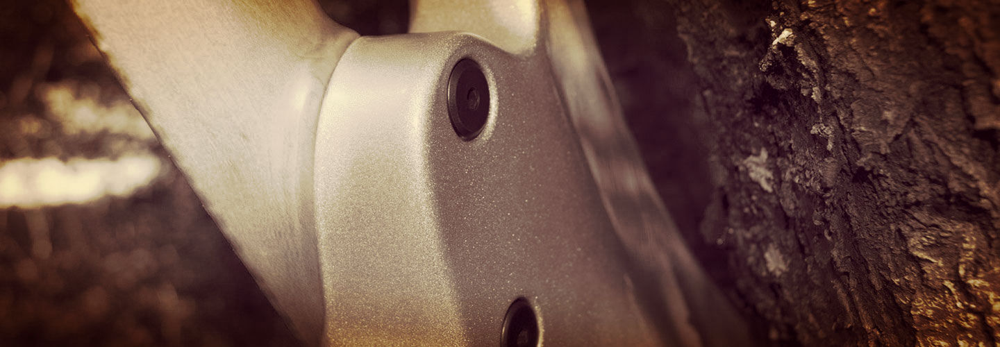 Neck joint in monochrome